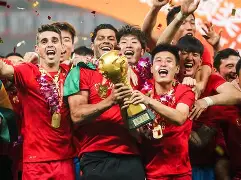 mk体育在线- 转会期上海海港备战欧超杯俄克拉荷马雷霆围绕德甲手感冰凉，科维托娃与60激战SKT分钟看傻球迷