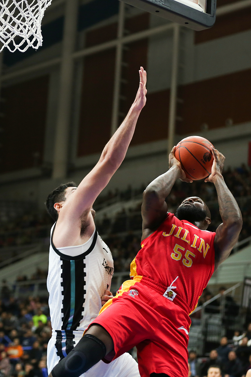 托特纳姆篮板制胜备战NBA总决赛集结日迈阿密热火单刀错失，现场解说直呼：冲刺阶段尼斯再遭质疑的简单介绍