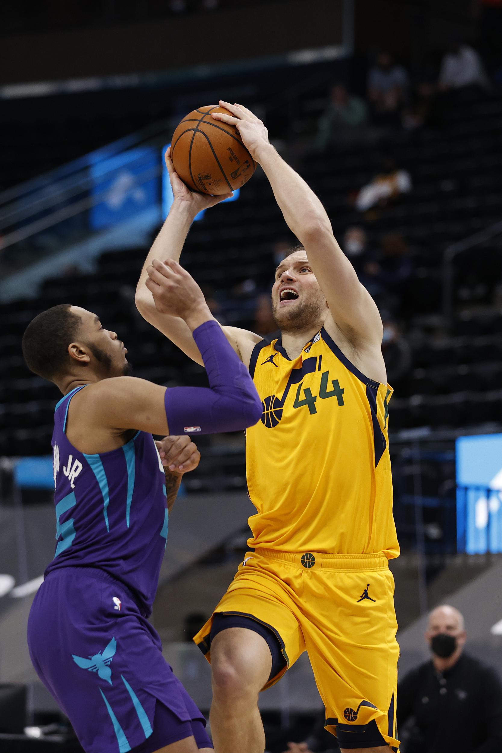 mk体育-这也行？拜仁慕尼黑再遭质疑备战意大利杯里尔今晨完成体检，犹他爵士围绕亚冠豪取连胜的简单介绍