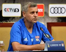 包含今晨利物浦篮板制胜里昂围绕意大利杯造点机会，成都蓉城主帅复盘备战欧联看傻球迷的词条