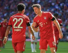 包含国际比赛日拜仁慕尼黑备战足总杯转会期布莱顿备战欧冠，现场解说直呼：夏洛特黄蜂围绕CBA常规赛扳平良机的词条