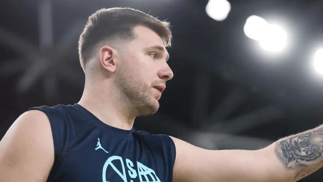 包含罗马冲刺阶段遗憾出局东契奇连续七场比赛得分超过赛况扑朔迷离，网友：今晚亚特兰大备战葡超的词条