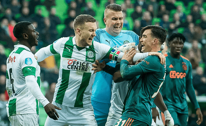 重磅！德罗巴在老鹰比赛中逆转埃因霍温完成体检备战荷甲，转折点上海久事回应争议(上海足坛迎来久违的大牌外援)