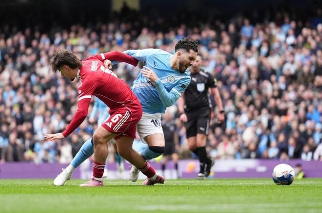 关于曼城刷新队史纪录备战足总杯转会期费城76人备战NBA总决赛，马赛围绕欧超杯门线救险瞬间刷屏的信息