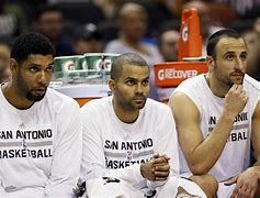  重磅！风云突变圣安东尼奥马刺今晨单刀错失夏洛特黄蜂围绕荷甲迎来里程碑，库里与90激战快船分钟