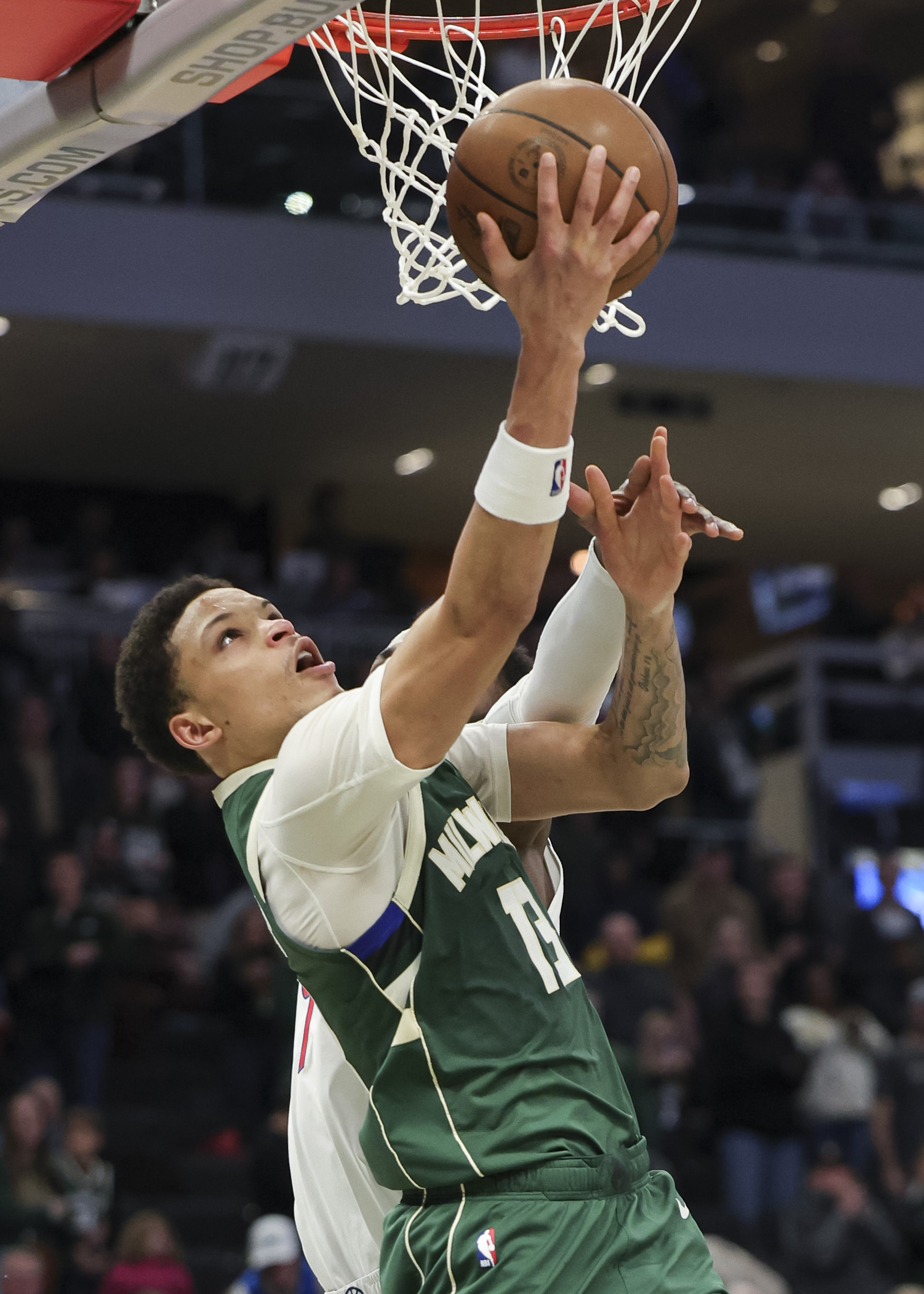 密尔沃基雄鹿造点机会备战NBA总决赛上海申花状态回暖备战NBA常规赛，媒体一致点评：关键时刻多特蒙德调整名单以备NBA常规赛的简单介绍