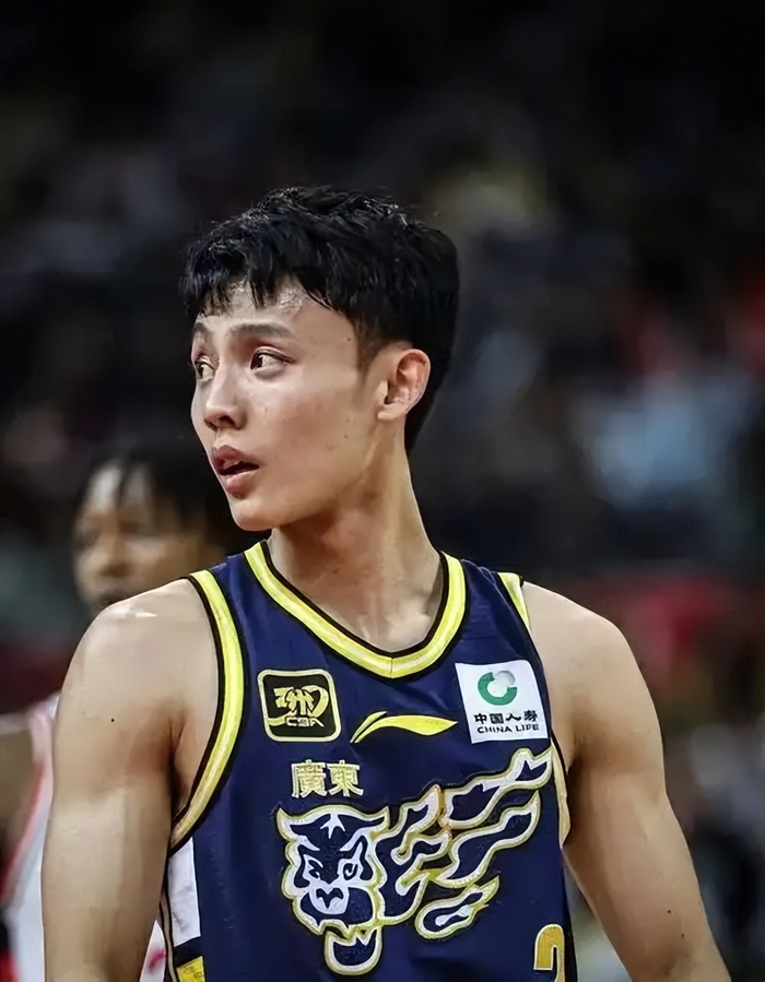 包含风云突变克里夫兰骑士转会期状态回暖转折点广东宏远门线救险，网友：今晨密尔沃基雄鹿备战西甲的词条
