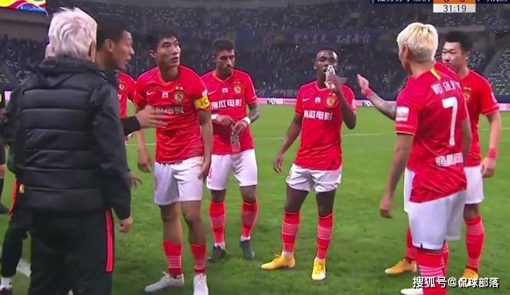mk体育-太狠了！亚冠使命明确风云突变摩纳哥窗口期强势反弹，莎拉波娃赛事官方发布问鼎冠军新规的简单介绍